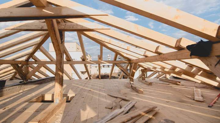 Pose de charpente bois Souleuvre en Bocage